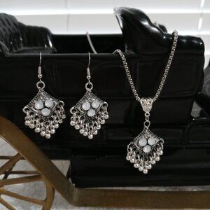 Vintage-Inspired silver Tone Necklace & Earrings Set